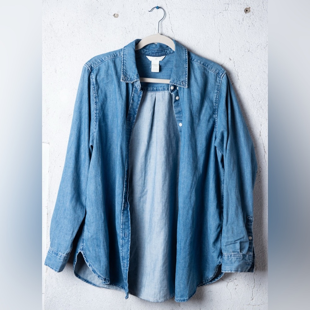 Woman’s Denim by H&M Long Sleeve Button Down Shirt Size Medium